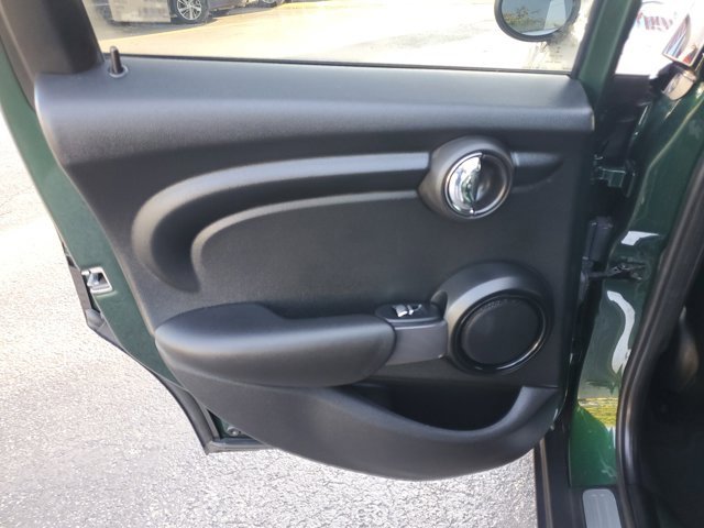 Used 2018 MINI Cooper 4-Door Hardtop image 11