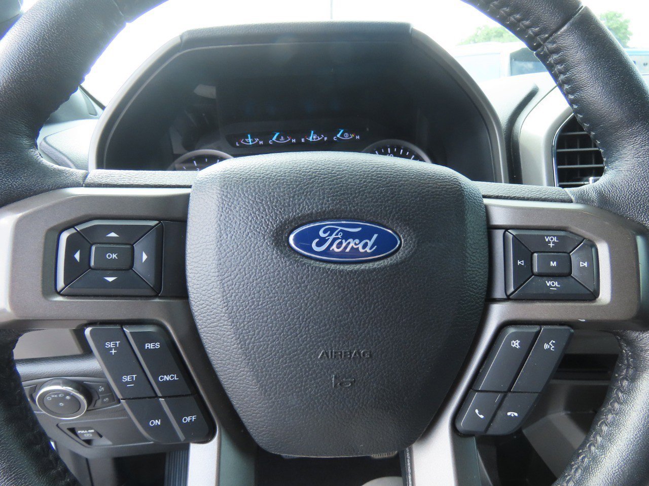 Certified 2020 Ford Expedition XLT RWD image 28