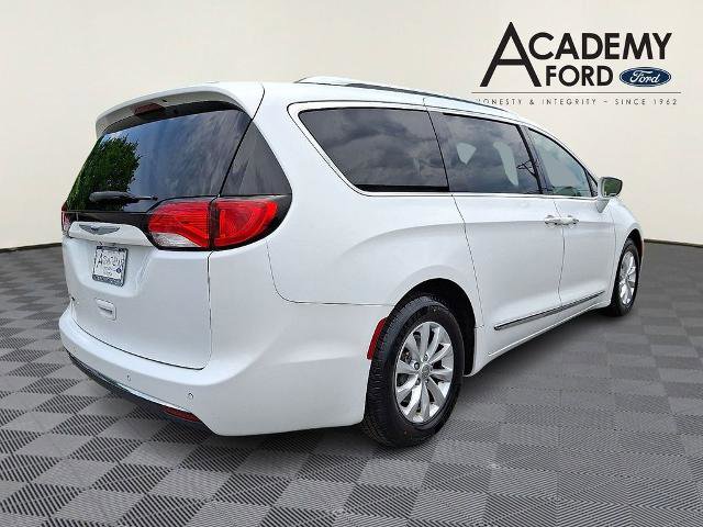 Used 2018 Chrysler Pacifica Touring-L Plus FWD image 6