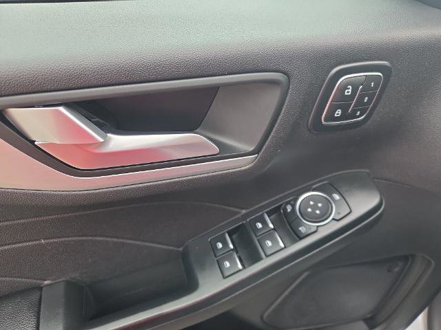 Certified 2025 Ford Escape Platinum AWD/4WD image 17