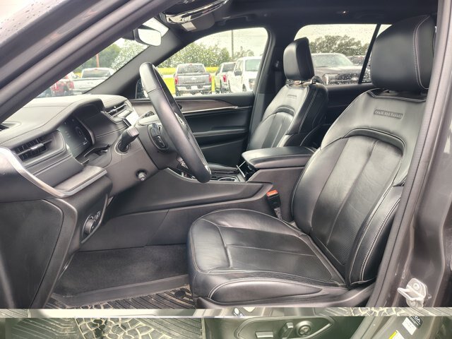 Used 2022 Jeep Grand Cherokee Overland AWD/4WD image 11