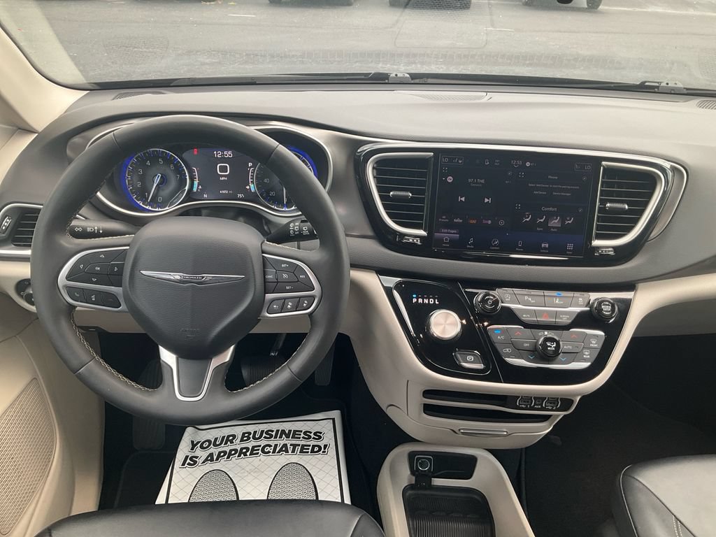 Used 2024 Chrysler Pacifica Touring-L FWD image 20