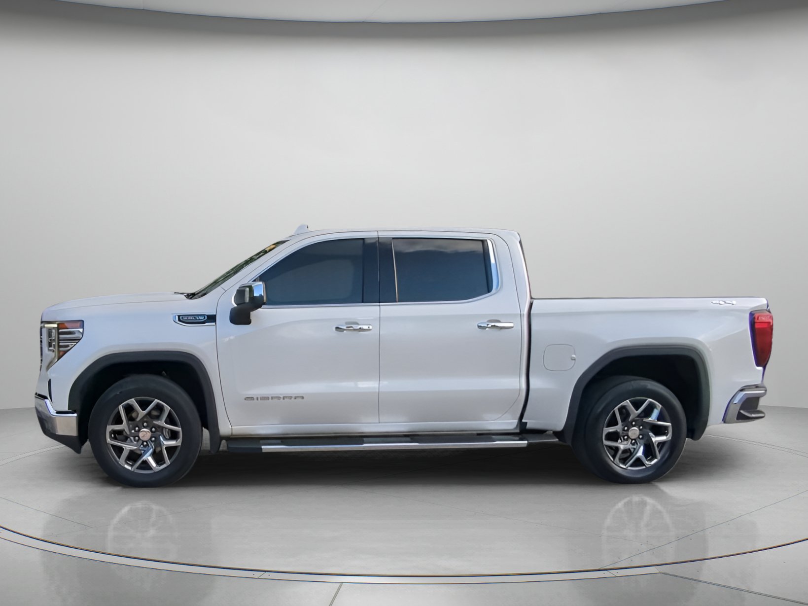 Used 2022 GMC Sierra 1500 SLT w/ SLT Premium Package AWD/4WD image 16