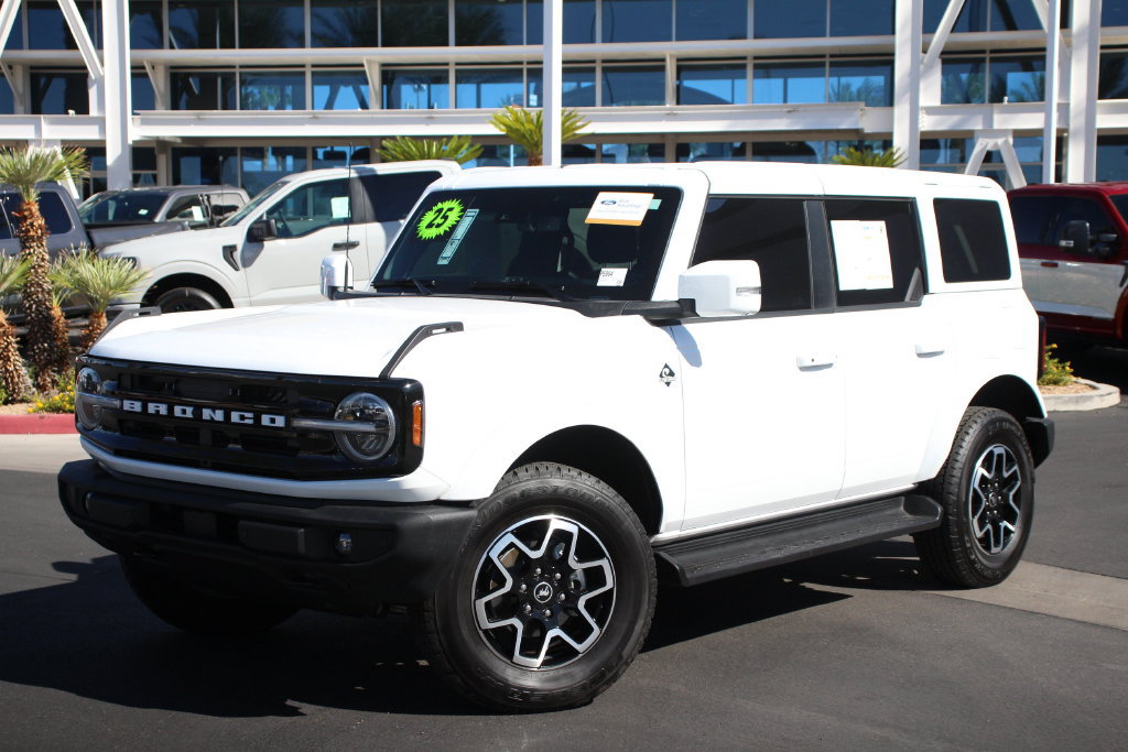 Certified 2025 Ford Bronco Outer Banks AWD/4WD image 1