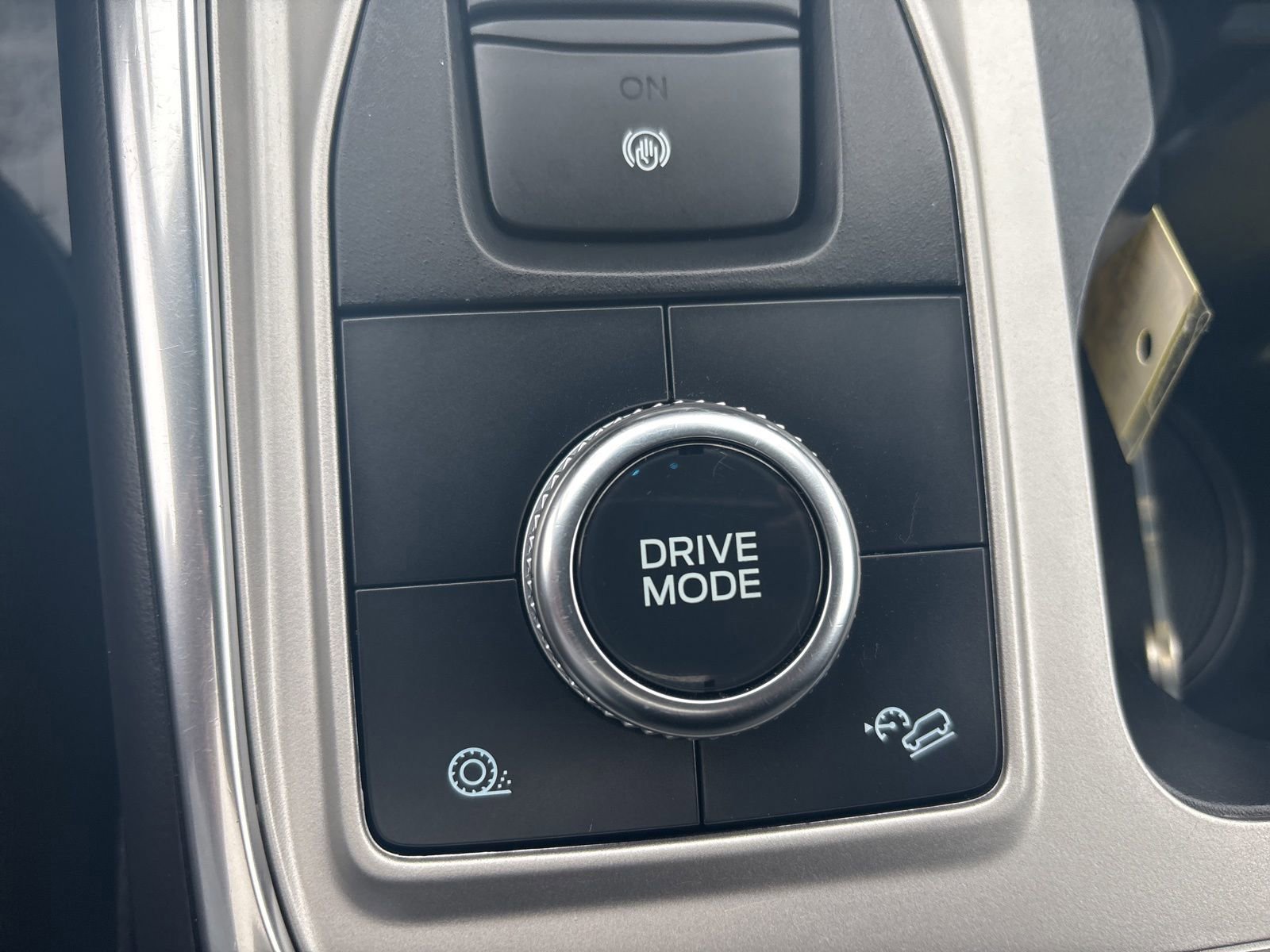 Certified 2022 Ford Explorer XLT w/ Equipment Group 202A image 25