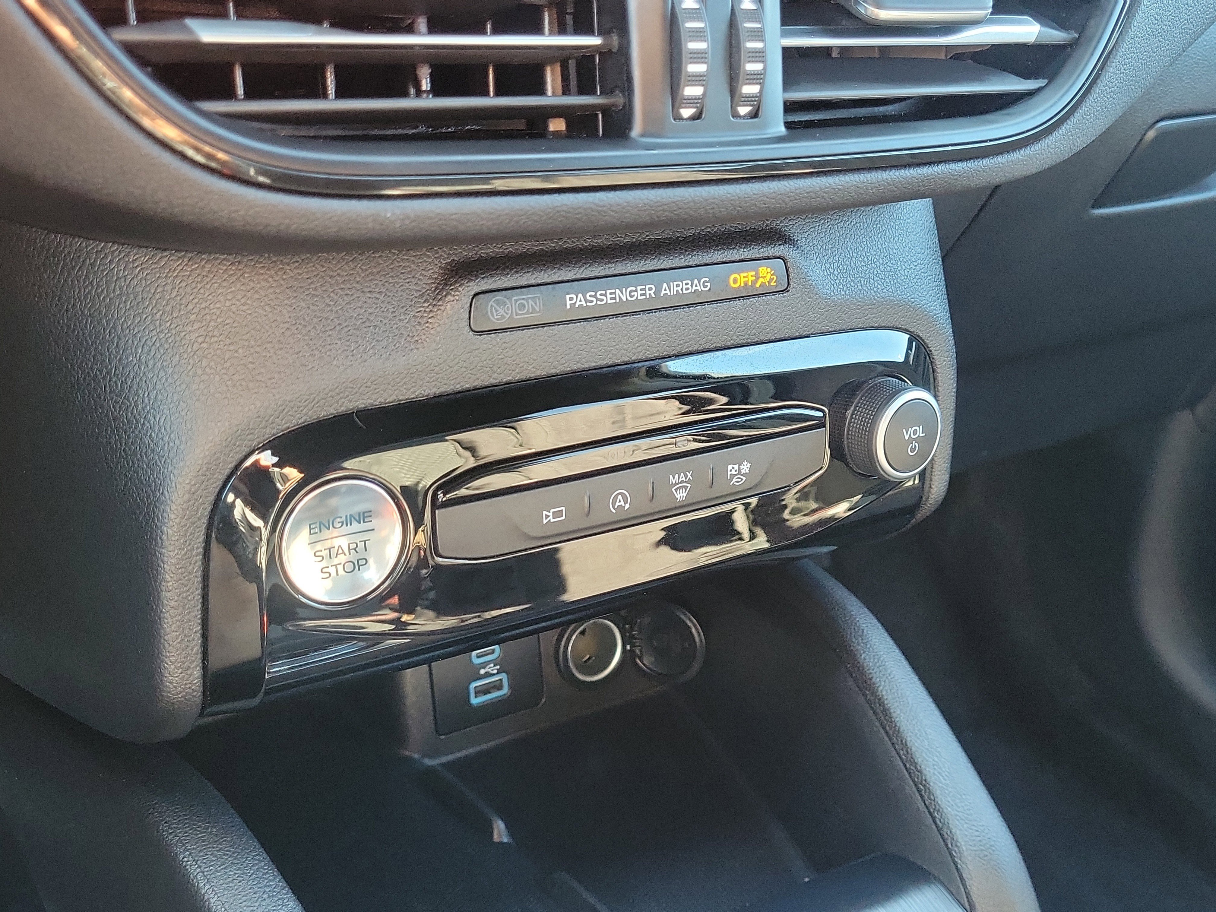 Certified 2023 Ford Escape ST-Line Select w/ Tech Pack #2 image 18