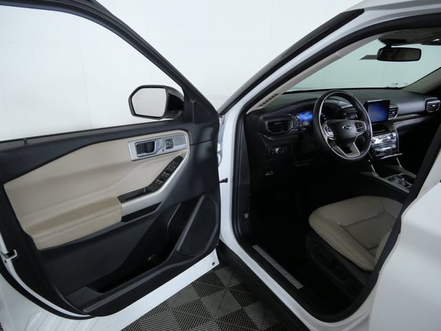 Certified 2022 Ford Explorer Limited w/ Hybrid Equipment Group 310A AWD/4WD image 14