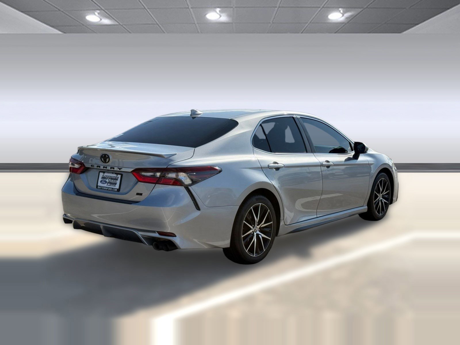 Used 2023 Toyota Camry SE image 3