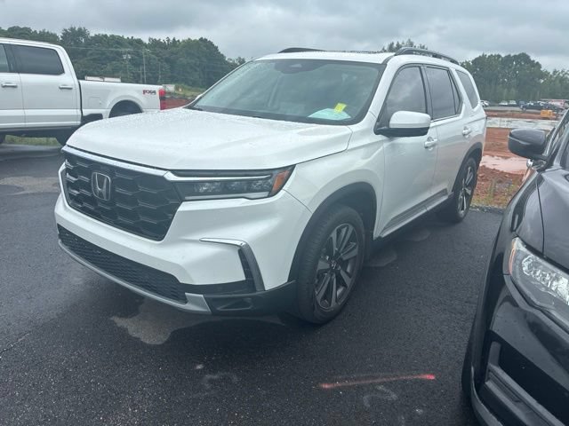 Used 2024 Honda Pilot Touring image 2