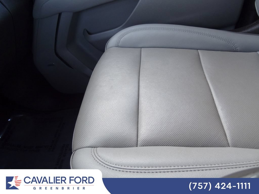 Used 2023 GMC Yukon SLT w/ SLT Luxury Package RWD image 35