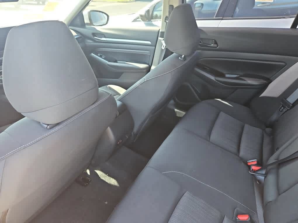 Used 2023 Nissan Altima 2.5 SV w/ SV Premium Package FWD image 9
