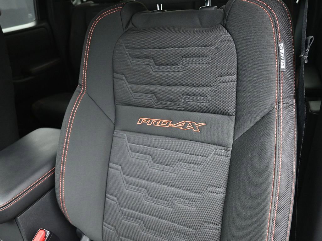Used 2025 Nissan Frontier PRO-4X AWD/4WD image 3