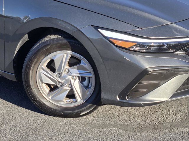 Used 2025 Hyundai Elantra SE FWD image 9