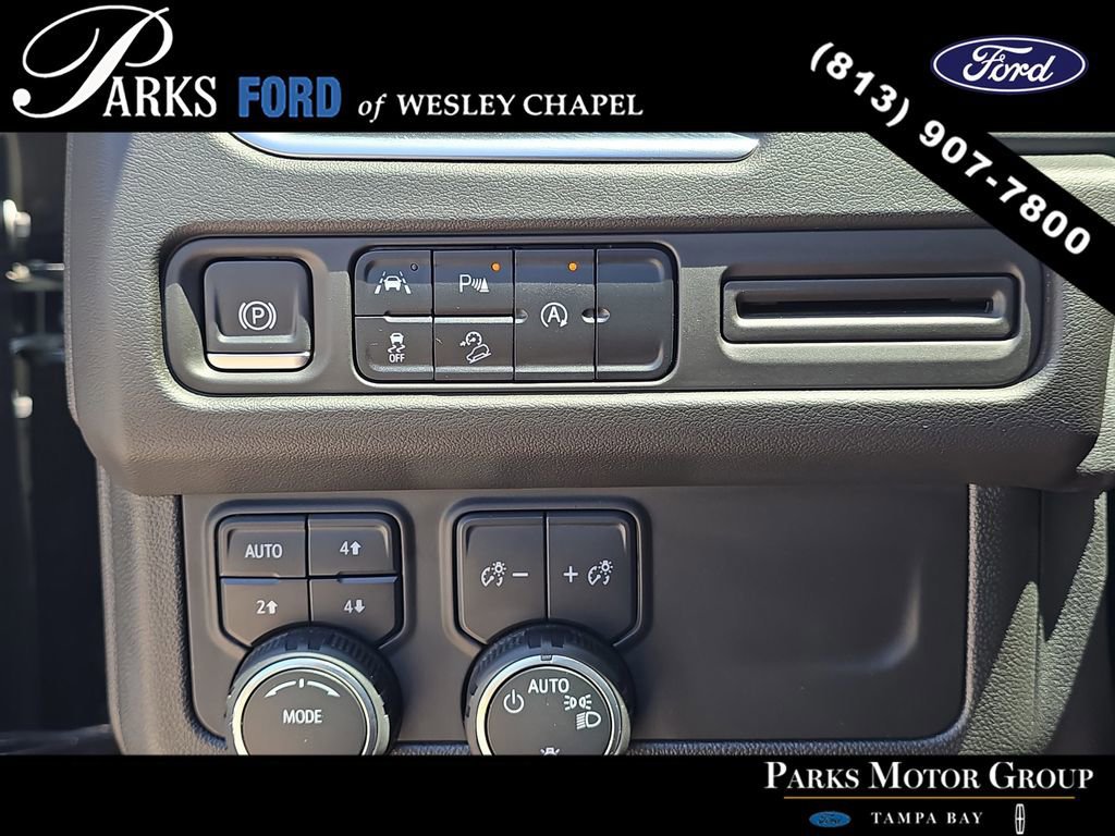 Used 2024 Chevrolet Suburban Premier image 29