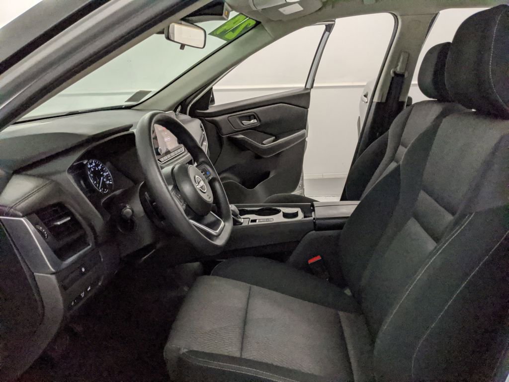 Used 2024 Nissan Rogue SV image 16