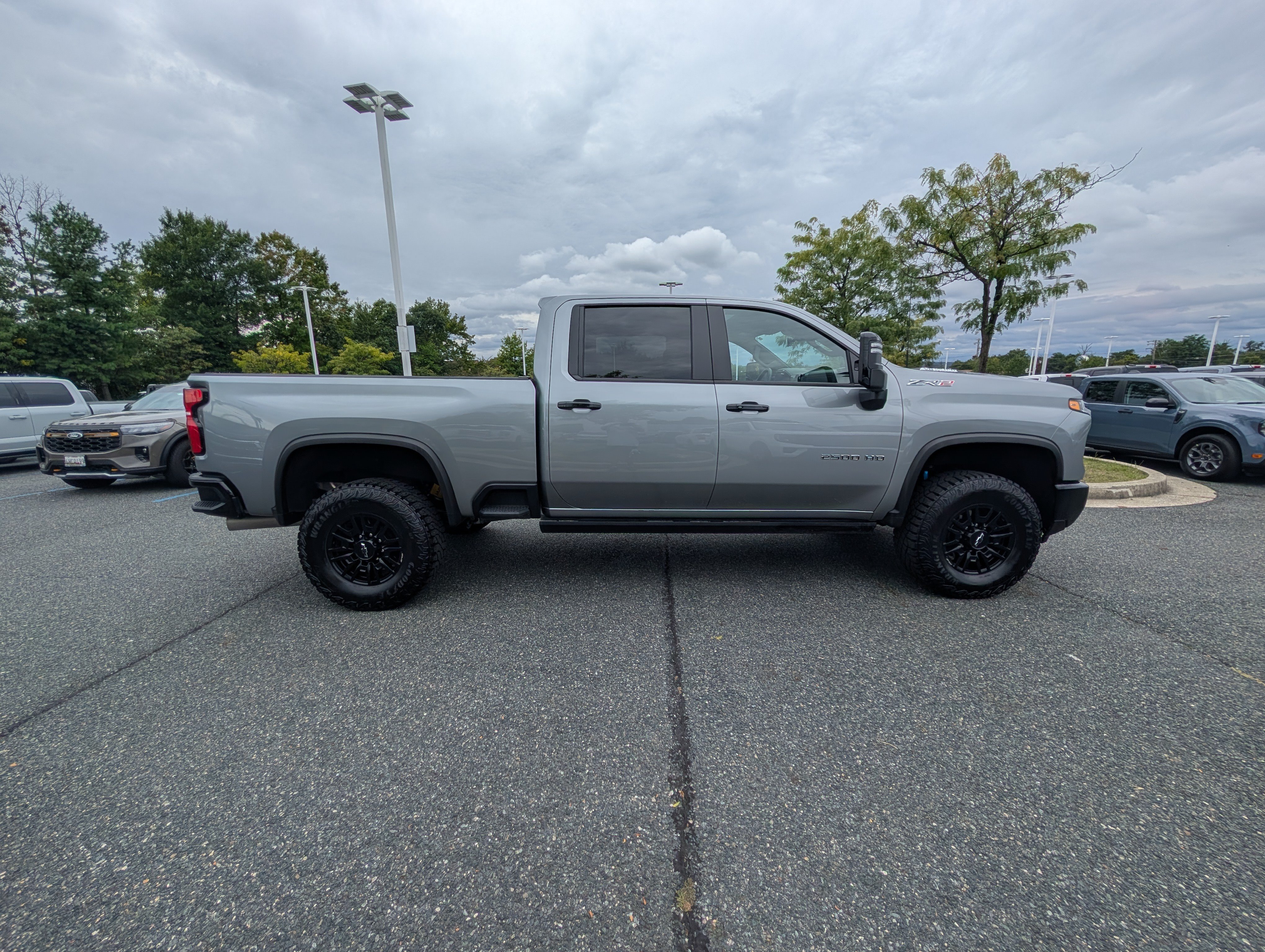 Used 2026 Chevrolet Silverado 2500 ZR2 AWD/4WD image 3