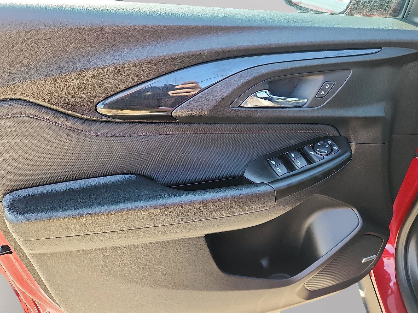 Used 2021 Chevrolet TrailBlazer RS w/ Technology Package image 12