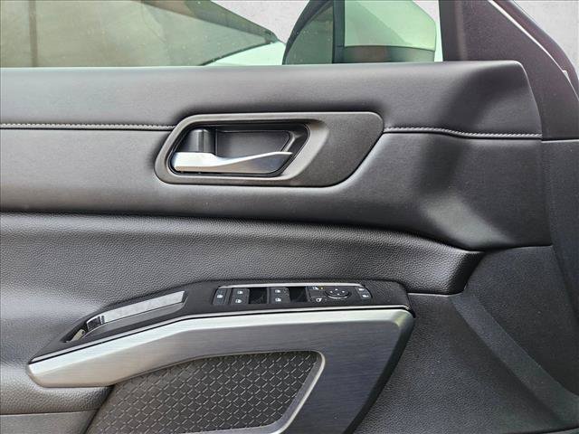 Used 2023 Nissan Pathfinder SL FWD image 25