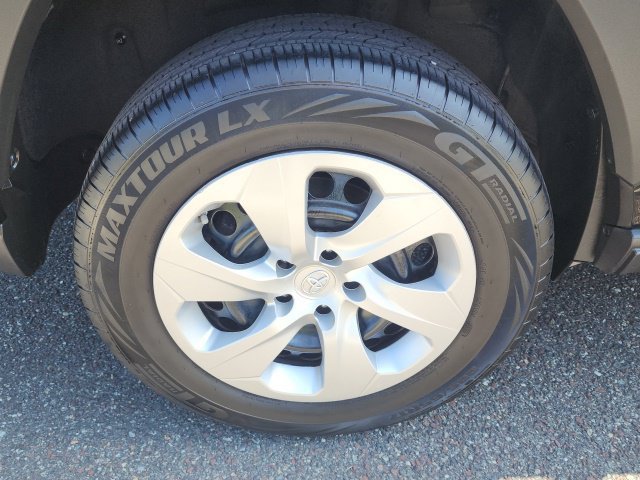 Used 2022 Toyota RAV4 LE AWD/4WD image 31