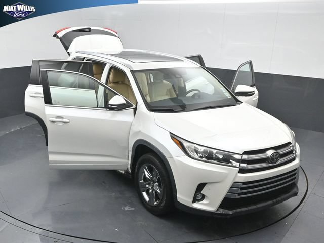 Used 2019 Toyota Highlander Limited Platinum FWD image 25