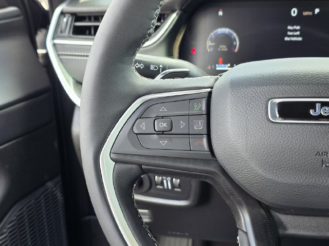 Used 2025 Jeep Grand Cherokee L Altitude AWD/4WD image 28