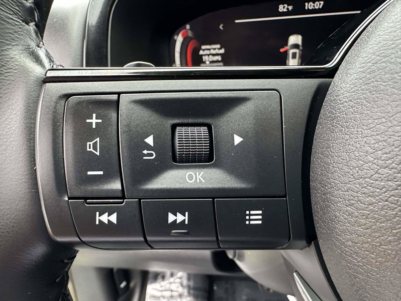 Used 2023 Nissan Pathfinder Platinum AWD/4WD image 17