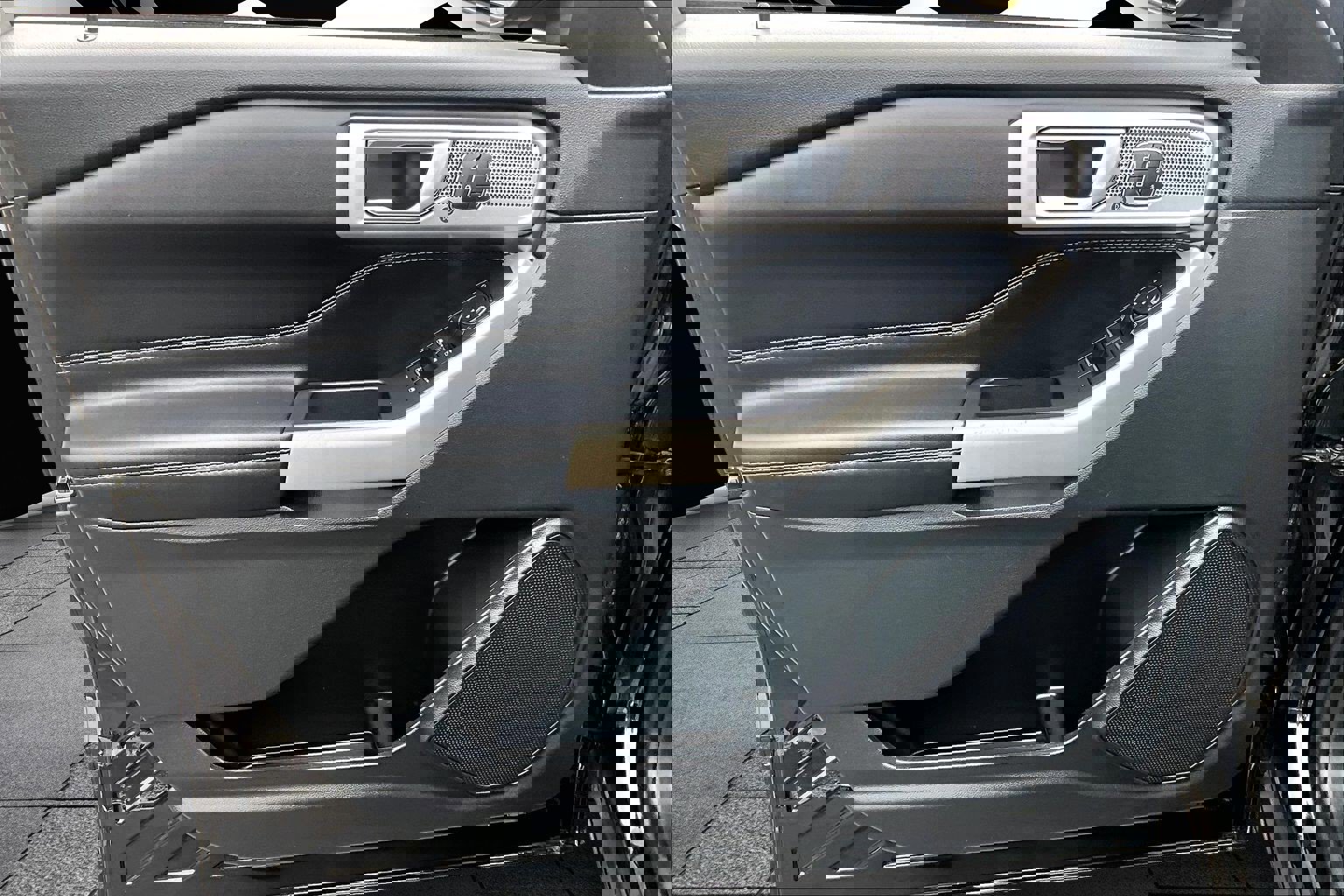 Certified 2022 Ford Explorer Limited w/ Equipment Group 301A image 18