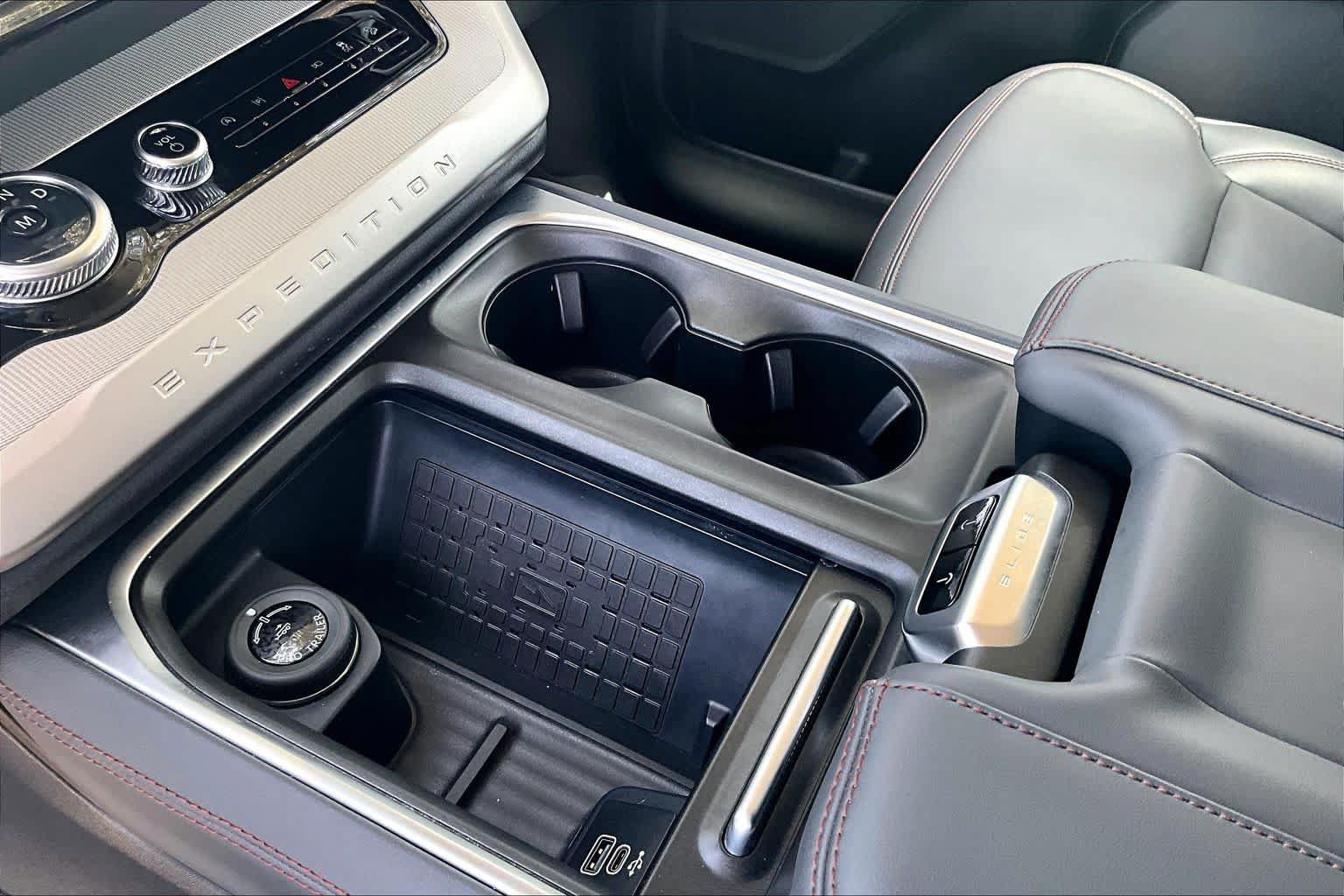 Certified 2025 Ford Expedition Active AWD/4WD image 17