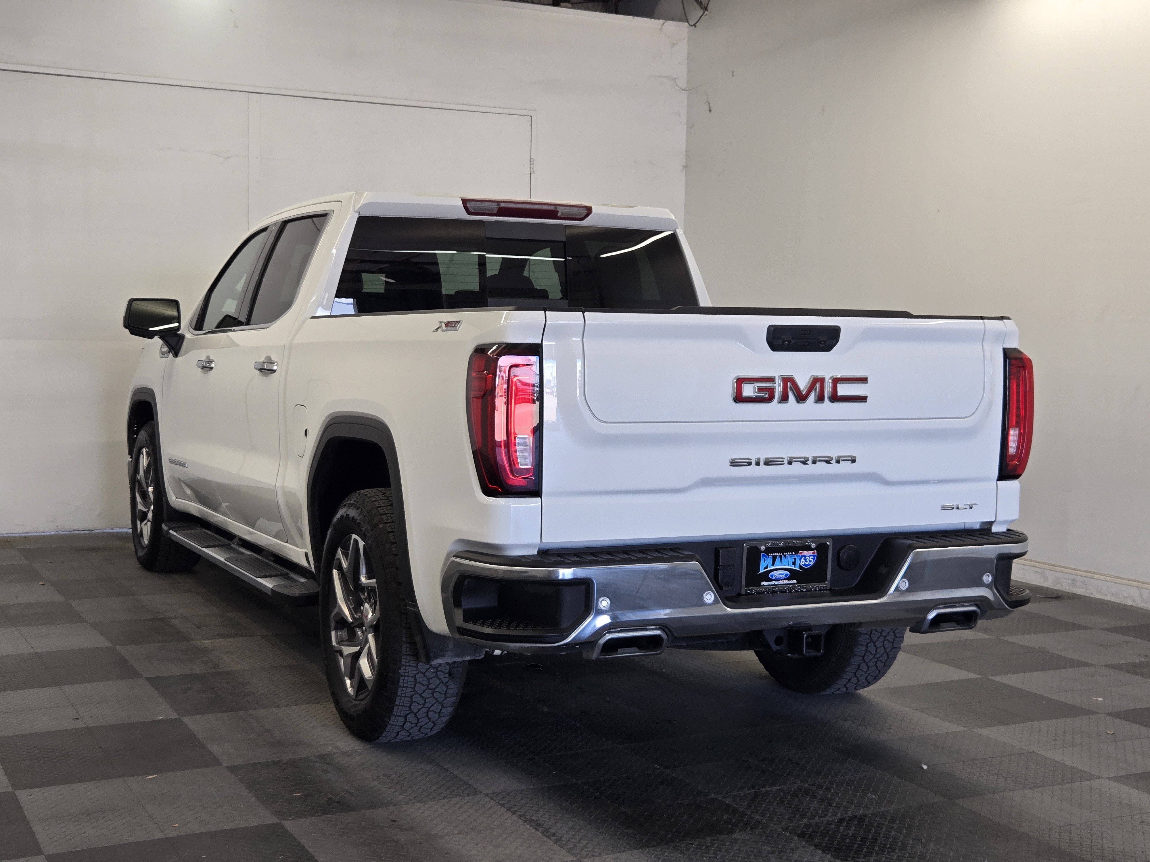 Used 2025 GMC Sierra 1500 SLT AWD/4WD image 5