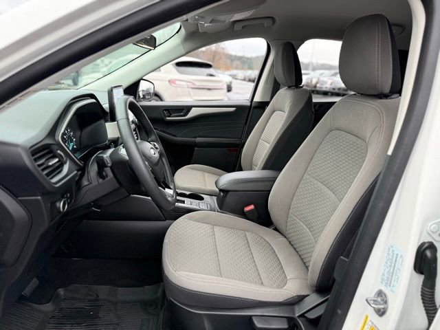 Certified 2022 Ford Escape SE w/ Cold Weather Package image 2