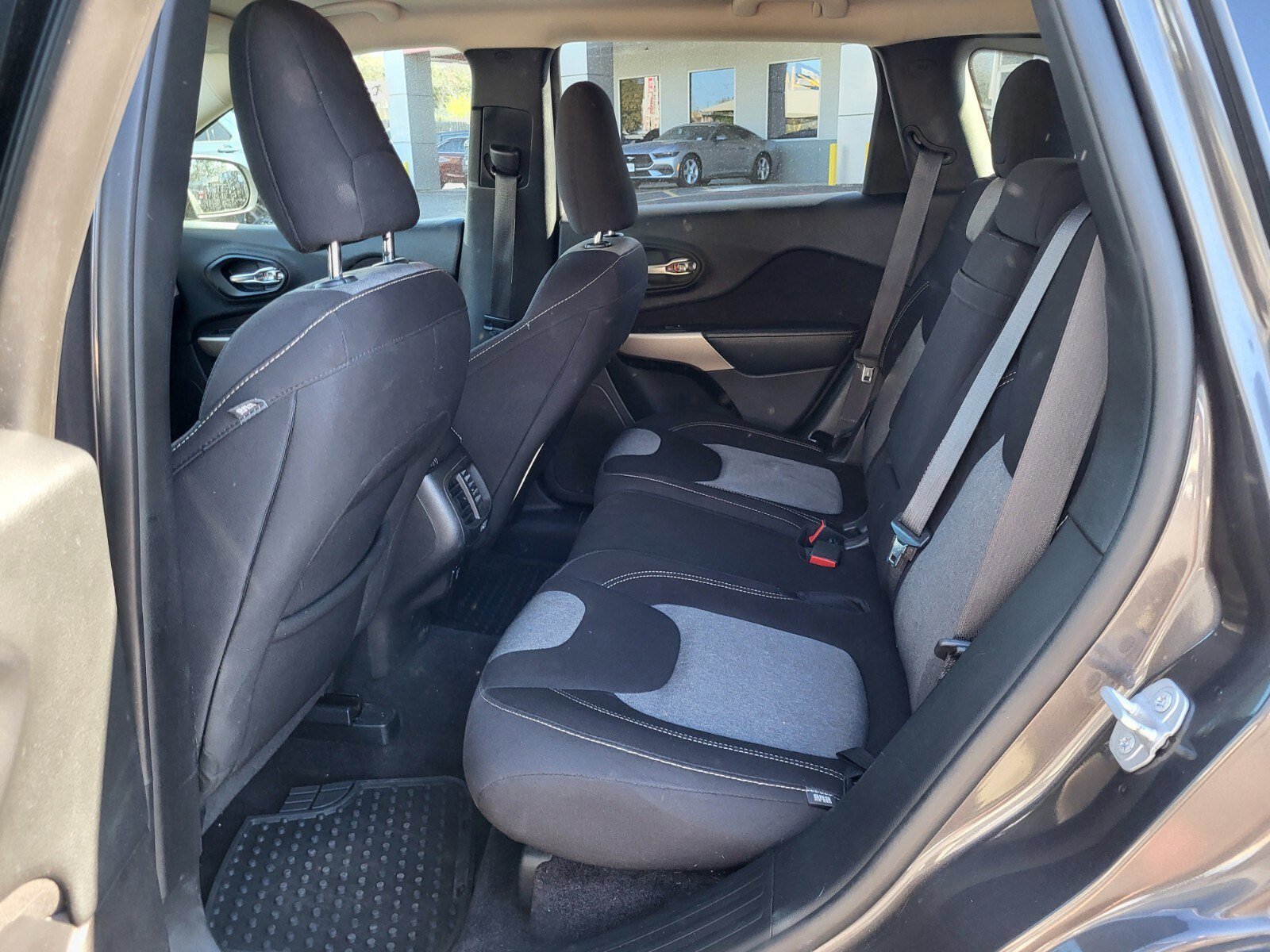 Used 2018 Jeep Cherokee Latitude image 17