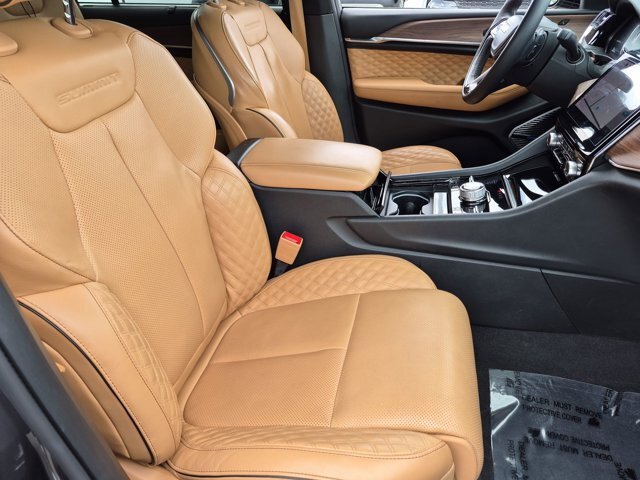 Used 2023 Jeep Grand Cherokee L Summit w/ Advanced Protech Group IV AWD/4WD image 37
