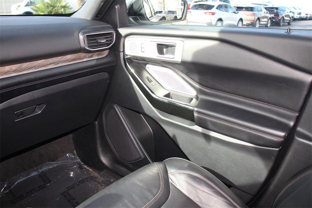 Certified 2022 Ford Explorer Platinum w/ Equipment Group 601A image 18