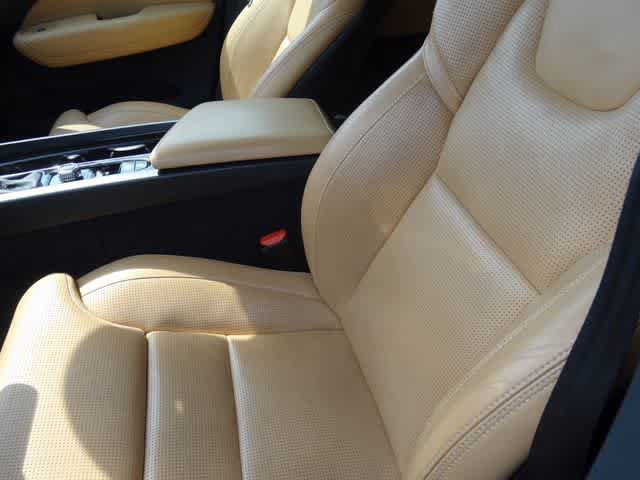Used 2019 Volvo XC60 T6 Inscription w/ Protection Package AWD/4WD image 8