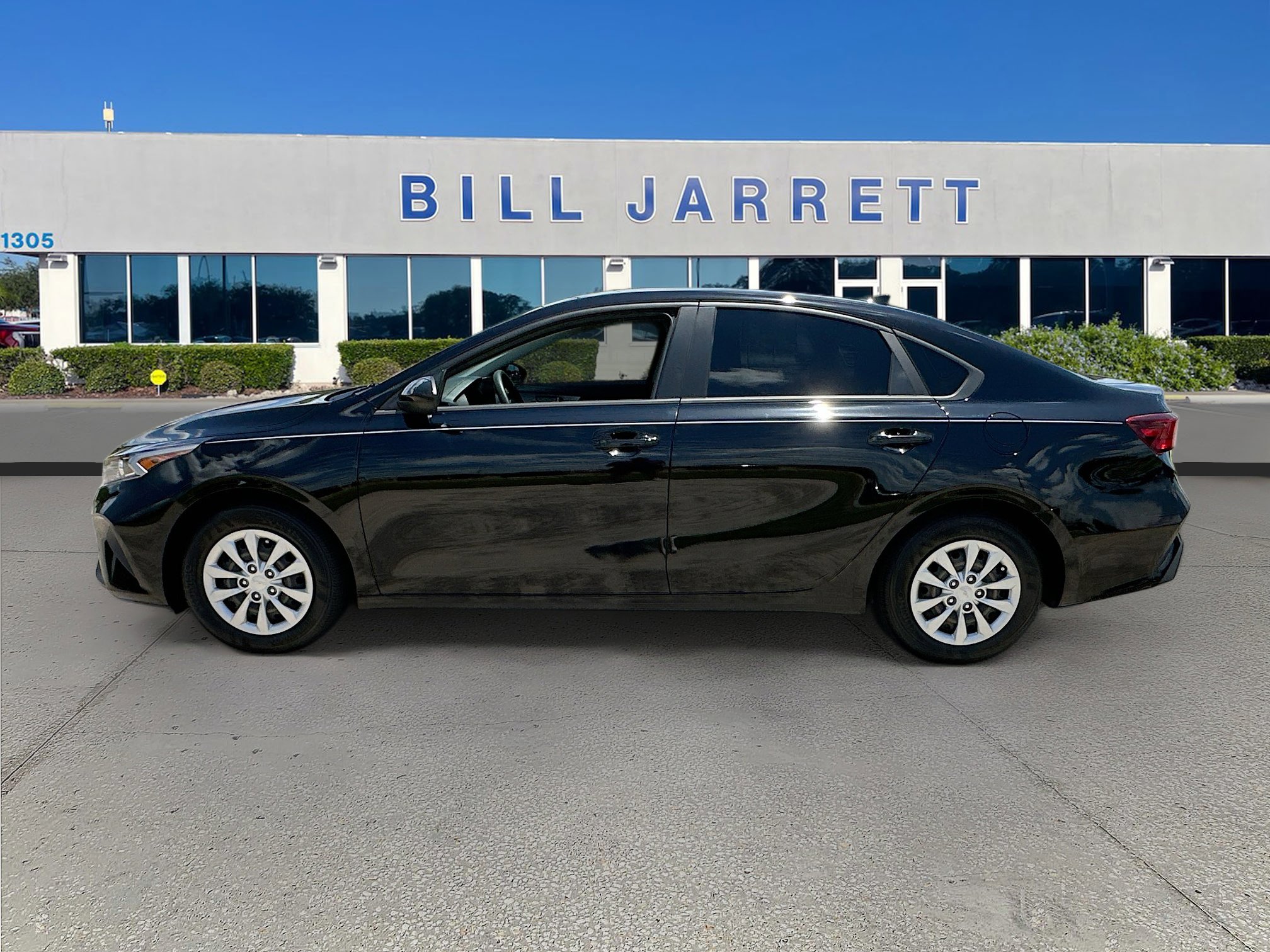 Used 2024 Kia Forte LX FWD image 4
