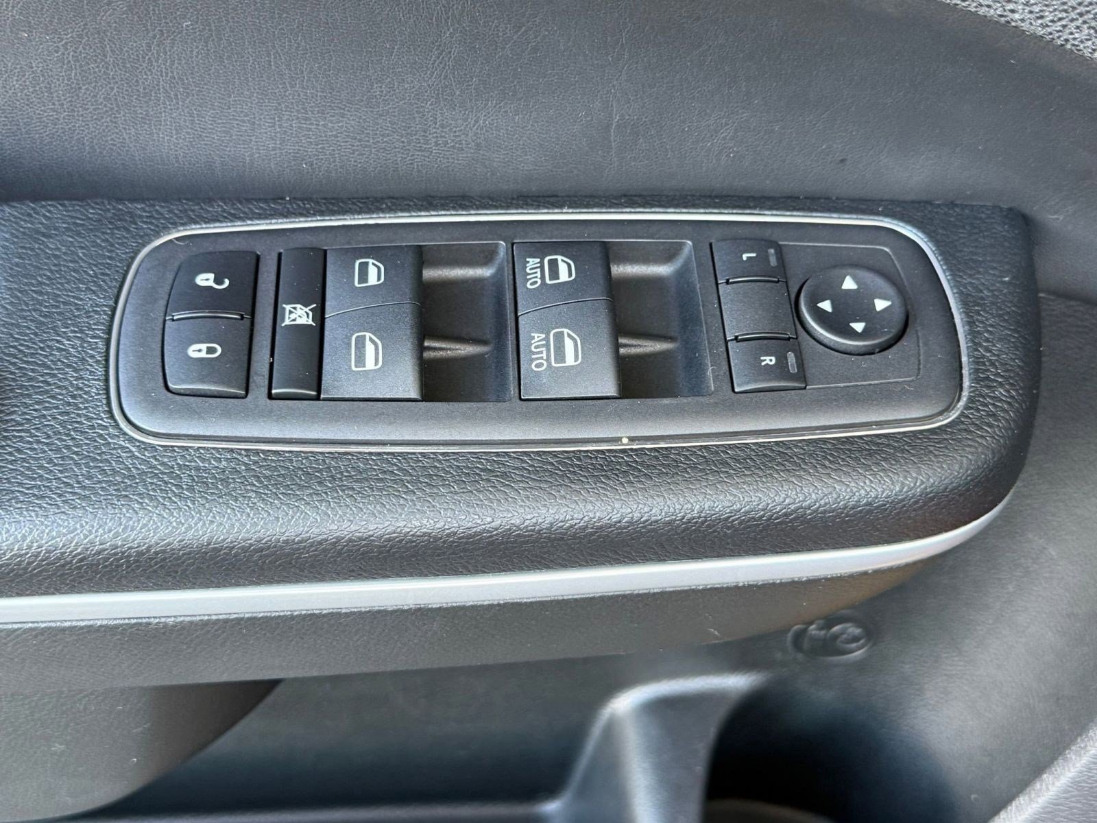 Used 2023 Chrysler 300 S image 13