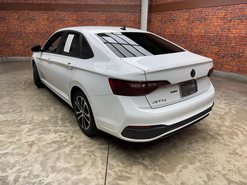 Used 2024 Volkswagen Jetta Sport FWD image 2