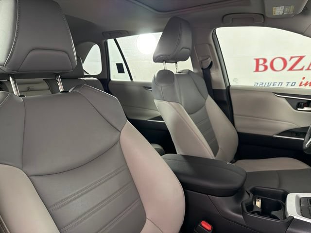 Used 2021 Toyota RAV4 XLE Premium FWD image 29
