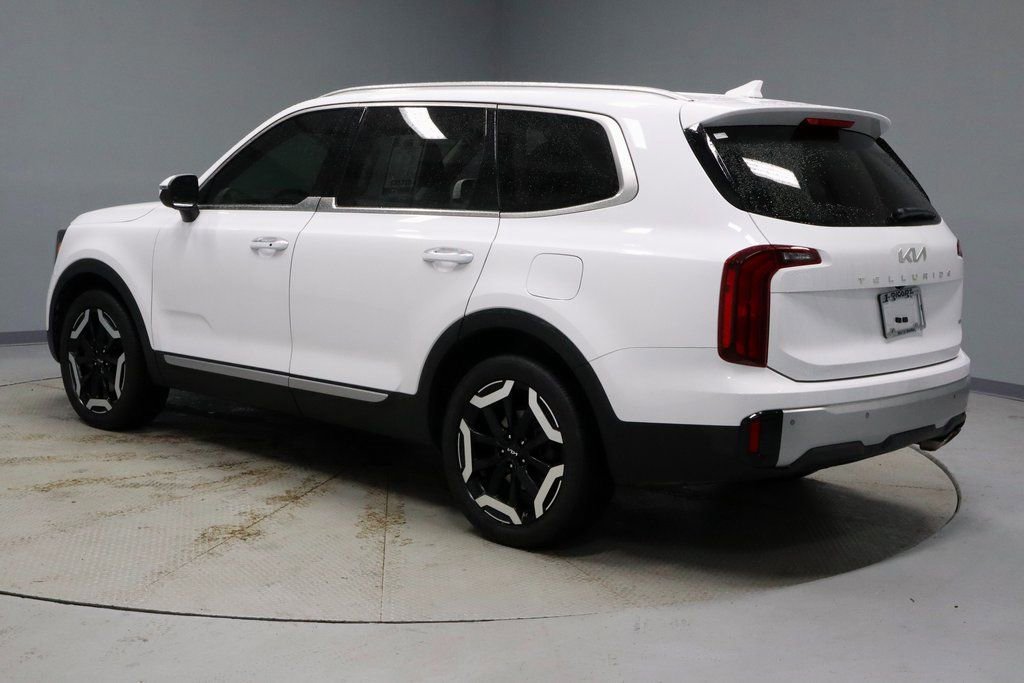 Used 2023 Kia Telluride S image 3