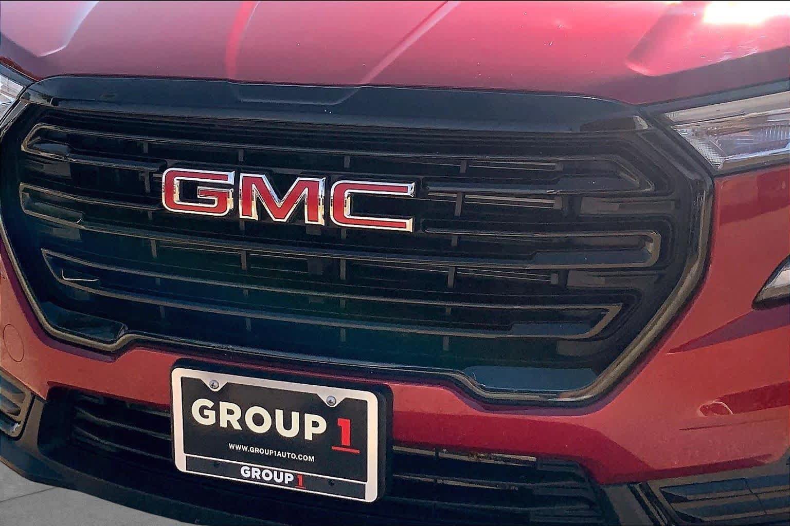 Used 2024 GMC Terrain SLE w/ Driver Convenience Package FWD image 30