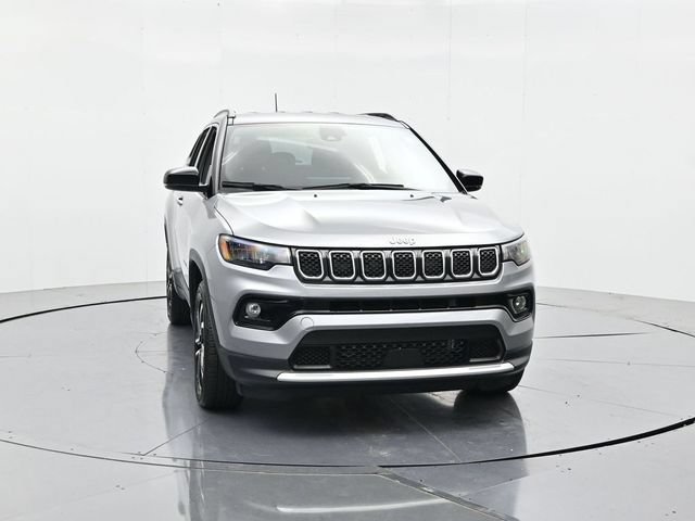Used 2023 Jeep Compass Limited AWD/4WD image 4