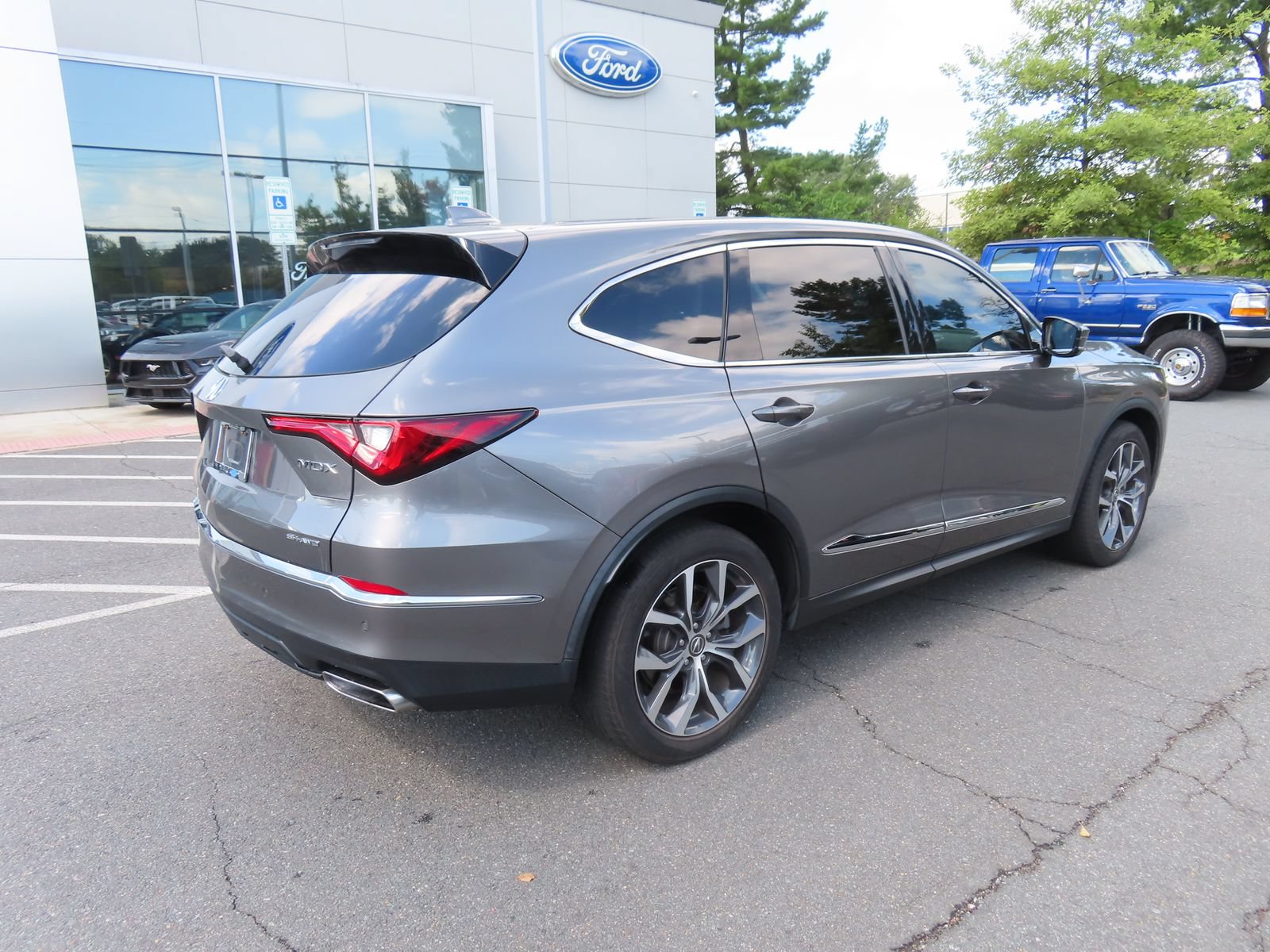 Used 2022 Acura MDX SH-AWD w/ Technology Package image 5