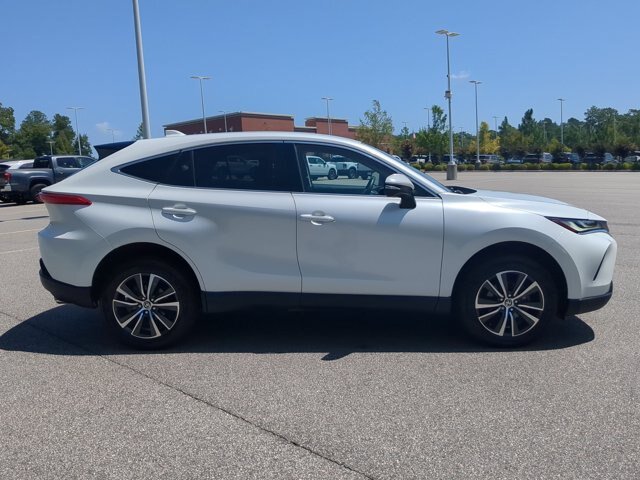 Used 2023 Toyota Venza LE AWD/4WD image 3