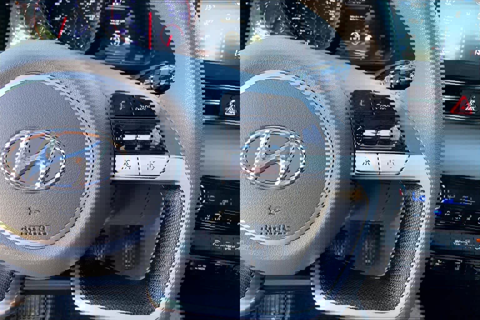 Used 2023 Hyundai Elantra SEL w/ Preferred Accessory Package image 25