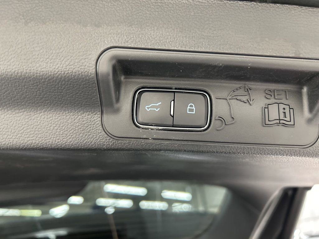 Certified 2023 Ford Explorer XLT w/ Equipment Group 202A AWD/4WD image 31
