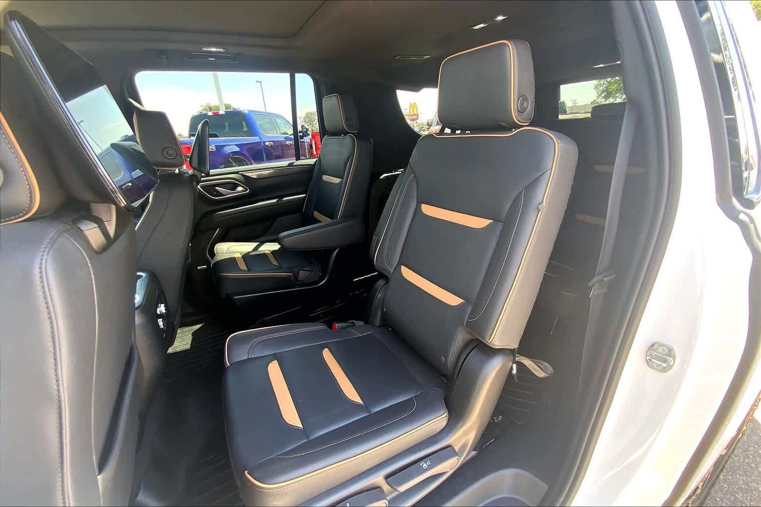 Used 2024 GMC Yukon XL AT4 w/ AT4 Premium Package AWD/4WD image 21