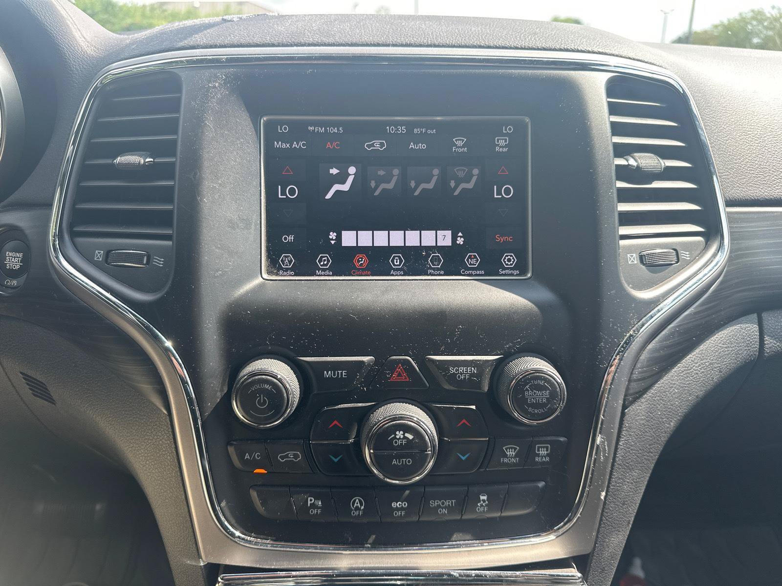 Used 2020 Jeep Grand Cherokee Laredo AWD/4WD image 6