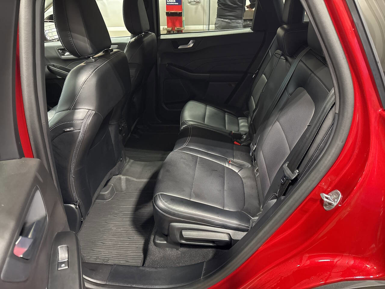 Certified 2024 Ford Escape Platinum image 32