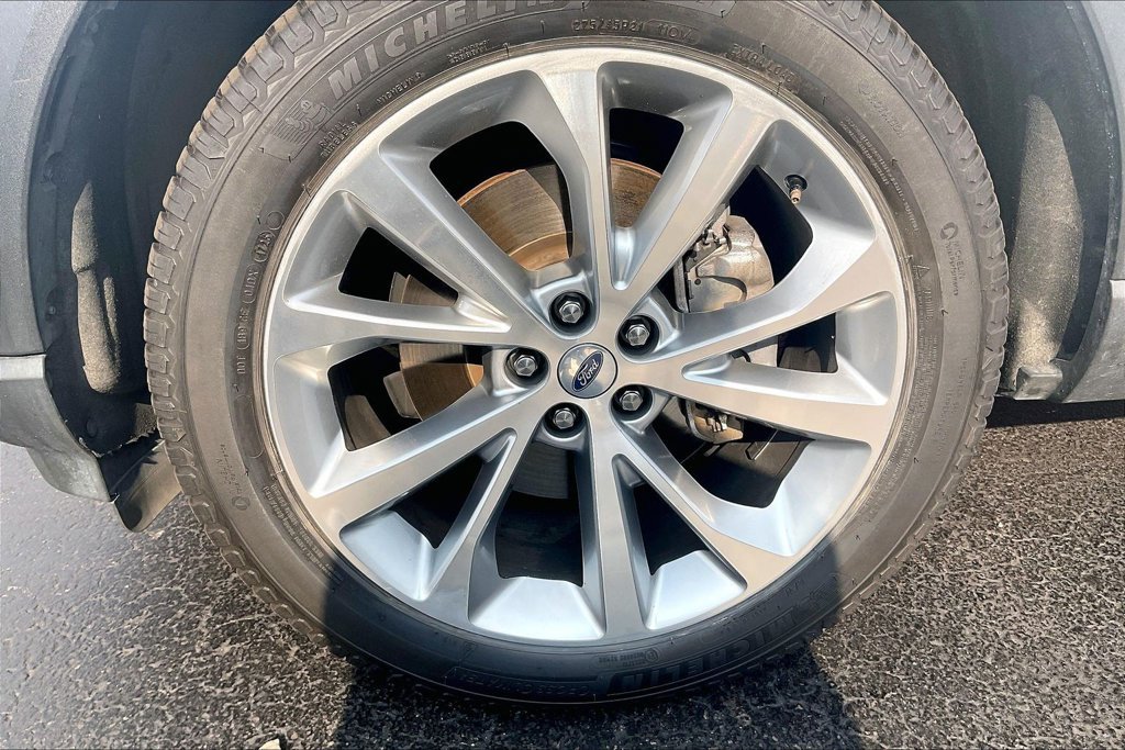 Certified 2023 Ford Explorer Platinum w/ Technology Package AWD/4WD image 8