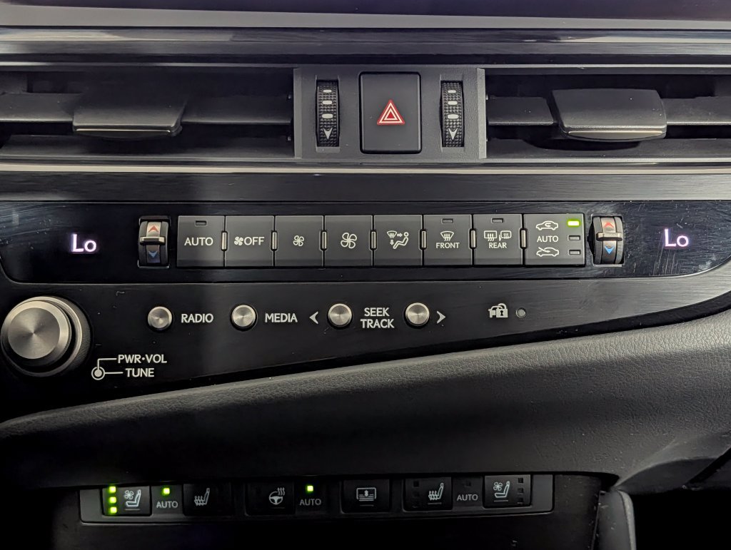 Used 2023 Lexus ES 350 F Sport w/ Accessory Package (Z2) FWD image 17